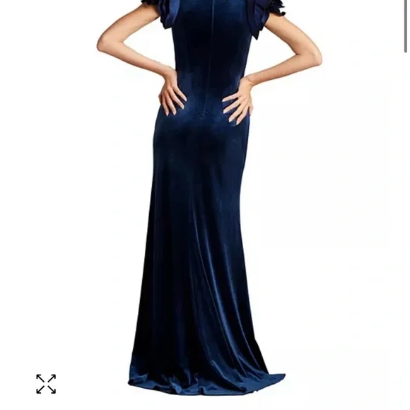 Tadashi Shoji Maylee Rosette Shoulder Velvet Gown Elegant Navy Blue Evening Gown